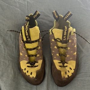 La Sportiva Tarantulace Green Lace Up Climbing Shoes - Size 11.